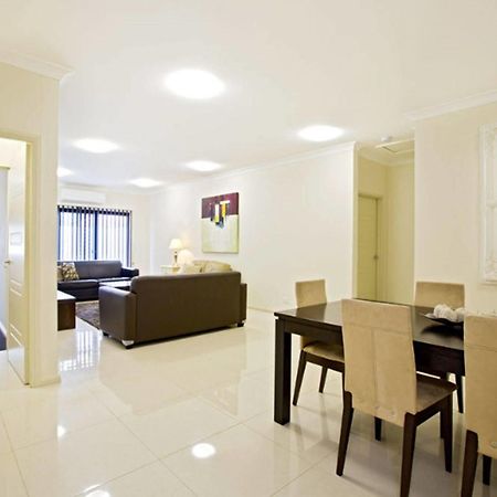 แอสตินา เซอร์วิส อพาร์ตเมนต์ เซ็นทรัล Aparthotel เพนริท ภายนอก รูปภาพ