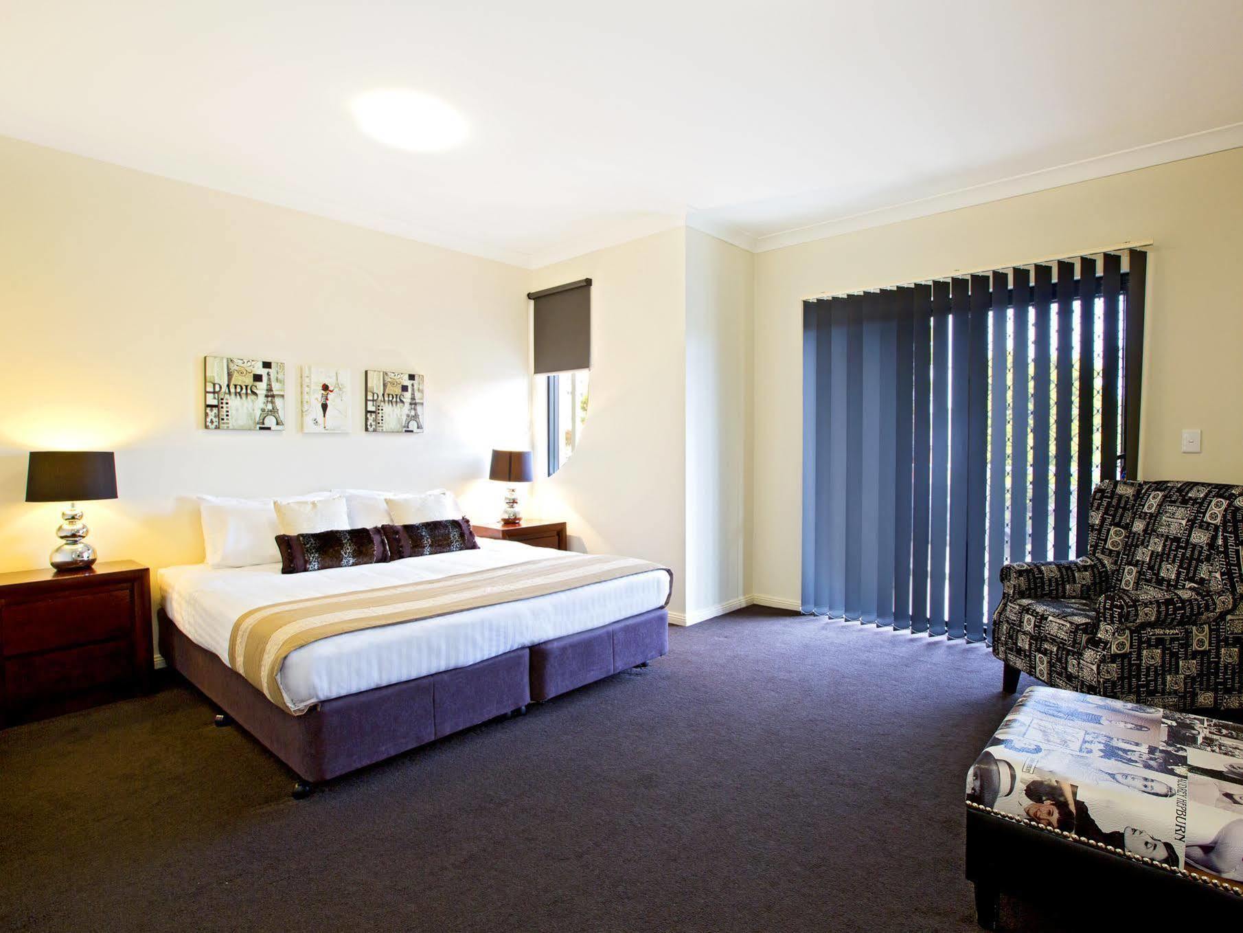 แอสตินา เซอร์วิส อพาร์ตเมนต์ เซ็นทรัล Aparthotel เพนริท ภายนอก รูปภาพ