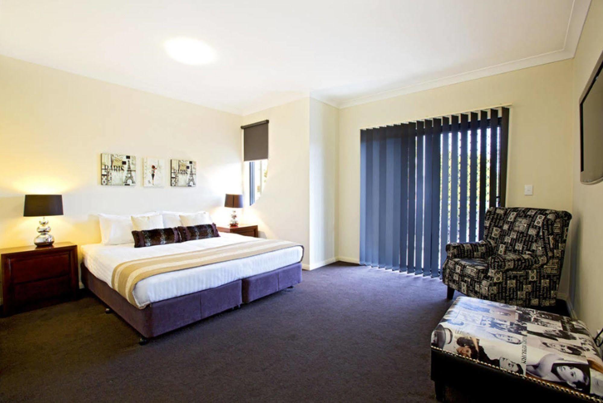 แอสตินา เซอร์วิส อพาร์ตเมนต์ เซ็นทรัล Aparthotel เพนริท ภายนอก รูปภาพ