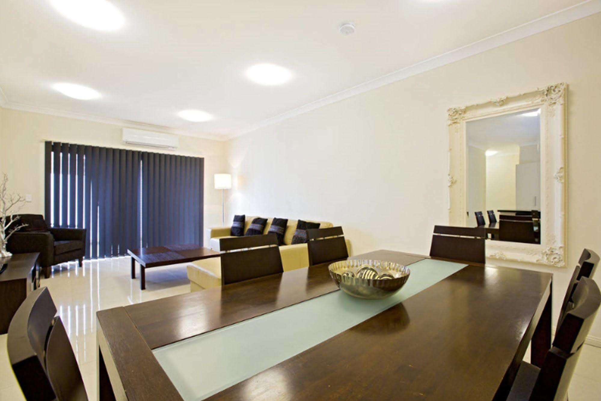 แอสตินา เซอร์วิส อพาร์ตเมนต์ เซ็นทรัล Aparthotel เพนริท ภายนอก รูปภาพ