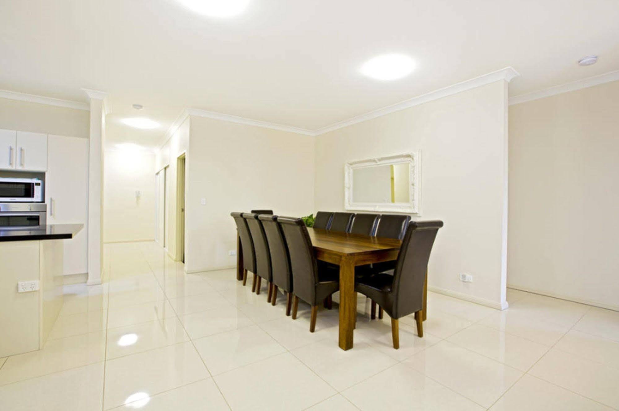 แอสตินา เซอร์วิส อพาร์ตเมนต์ เซ็นทรัล Aparthotel เพนริท ภายนอก รูปภาพ
