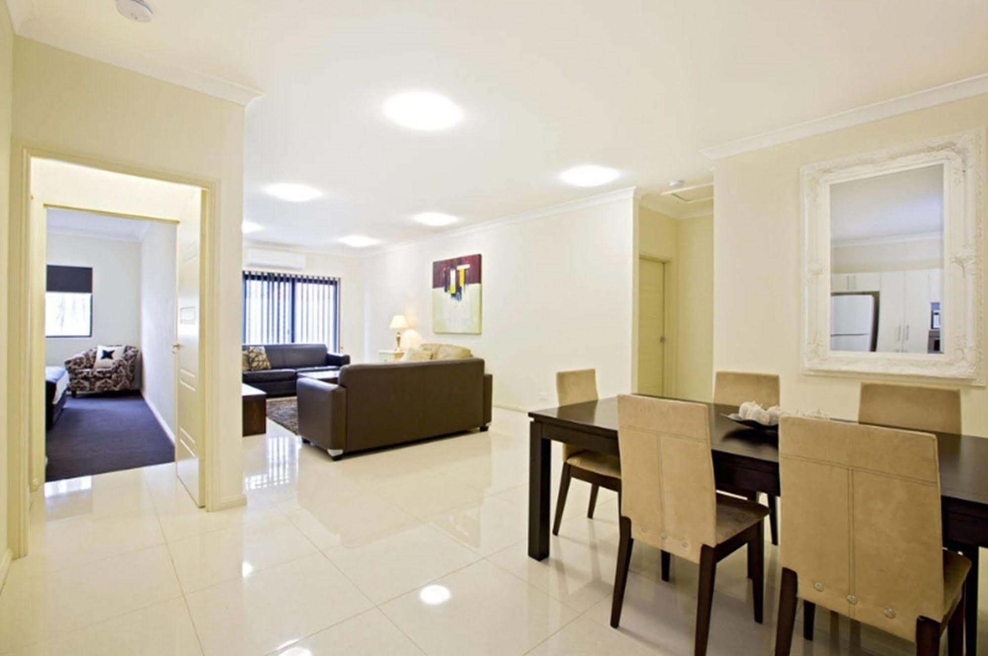 แอสตินา เซอร์วิส อพาร์ตเมนต์ เซ็นทรัล Aparthotel เพนริท ภายนอก รูปภาพ