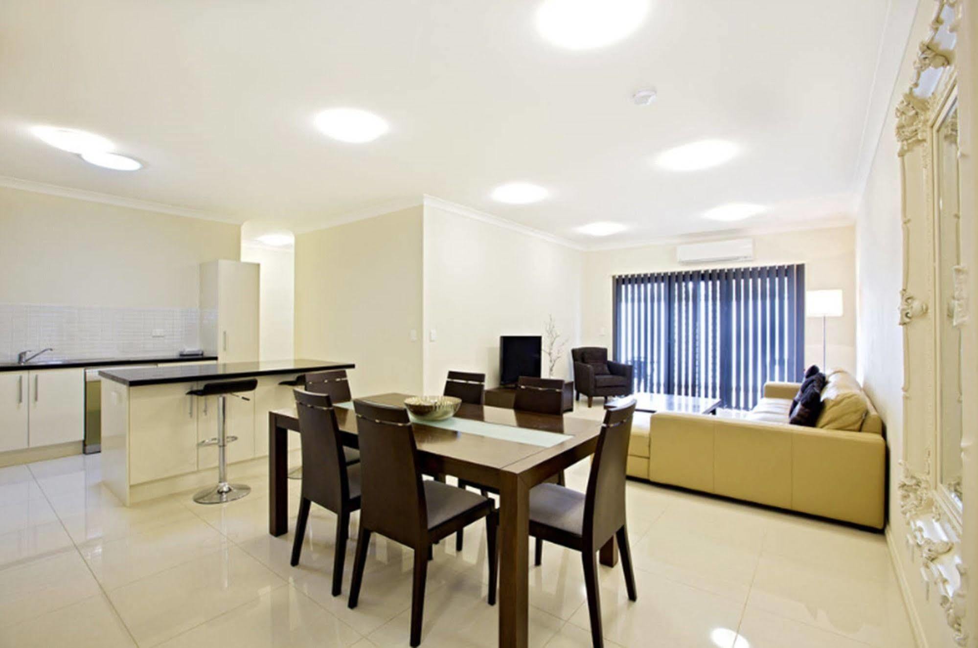 แอสตินา เซอร์วิส อพาร์ตเมนต์ เซ็นทรัล Aparthotel เพนริท ภายนอก รูปภาพ