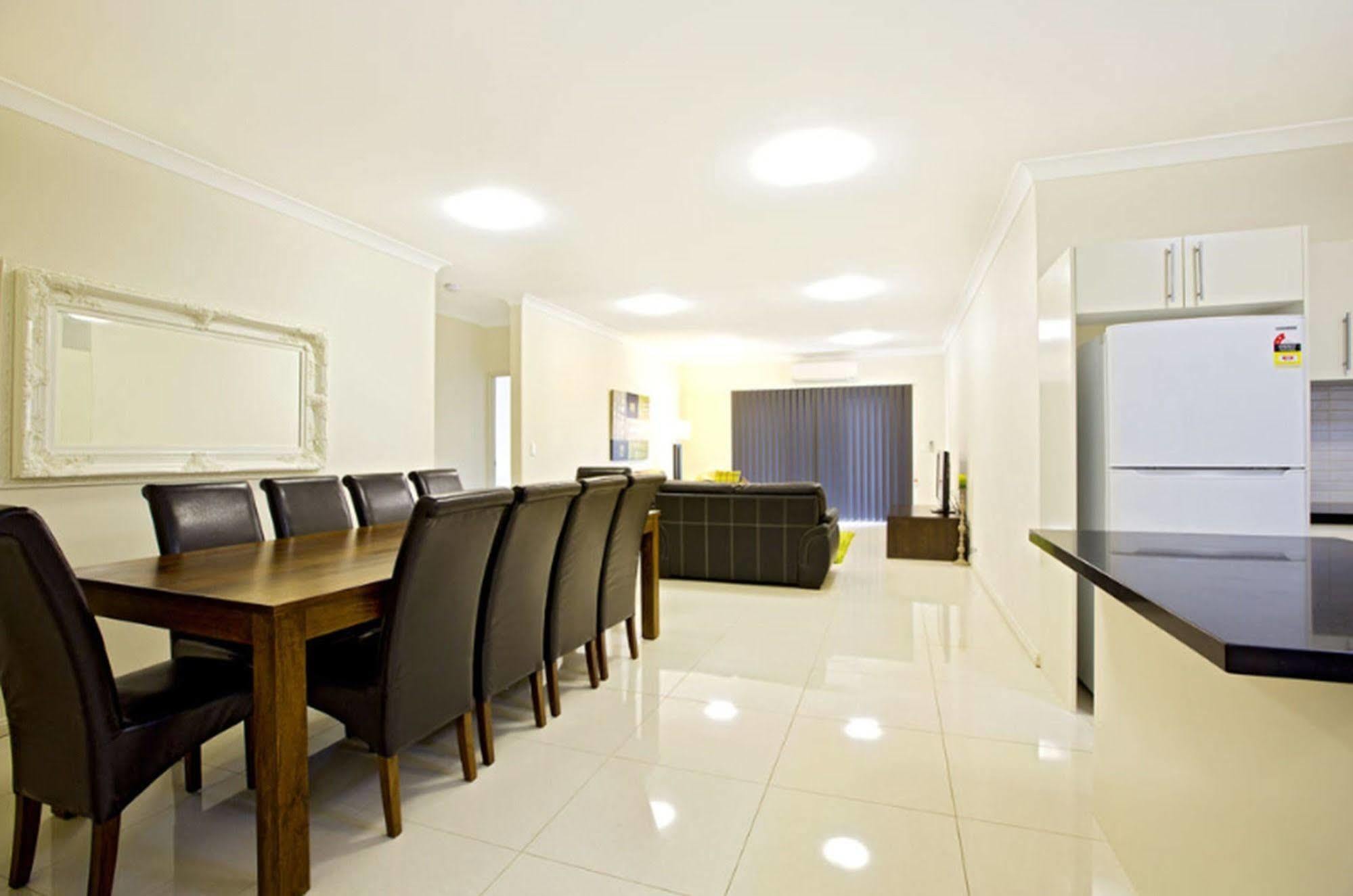แอสตินา เซอร์วิส อพาร์ตเมนต์ เซ็นทรัล Aparthotel เพนริท ภายนอก รูปภาพ