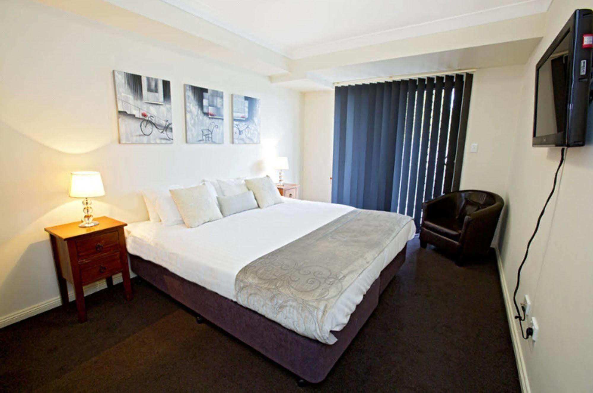 แอสตินา เซอร์วิส อพาร์ตเมนต์ เซ็นทรัล Aparthotel เพนริท ภายนอก รูปภาพ