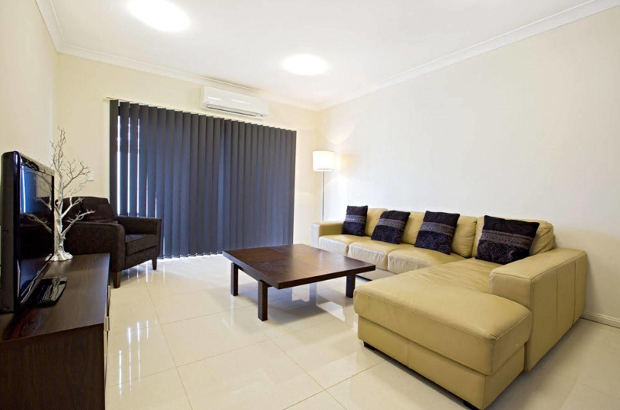 แอสตินา เซอร์วิส อพาร์ตเมนต์ เซ็นทรัล Aparthotel เพนริท ภายนอก รูปภาพ