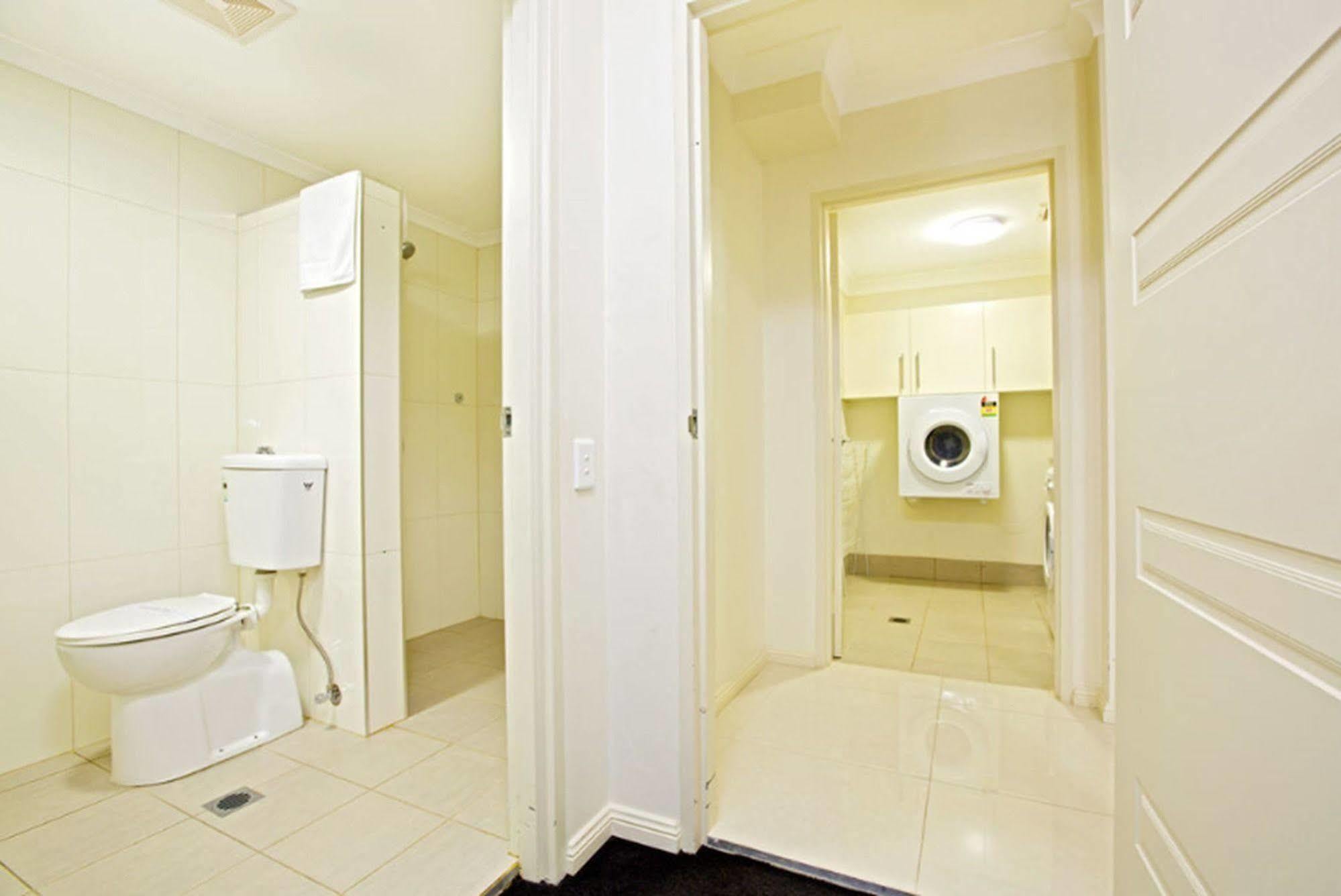 แอสตินา เซอร์วิส อพาร์ตเมนต์ เซ็นทรัล Aparthotel เพนริท ภายนอก รูปภาพ