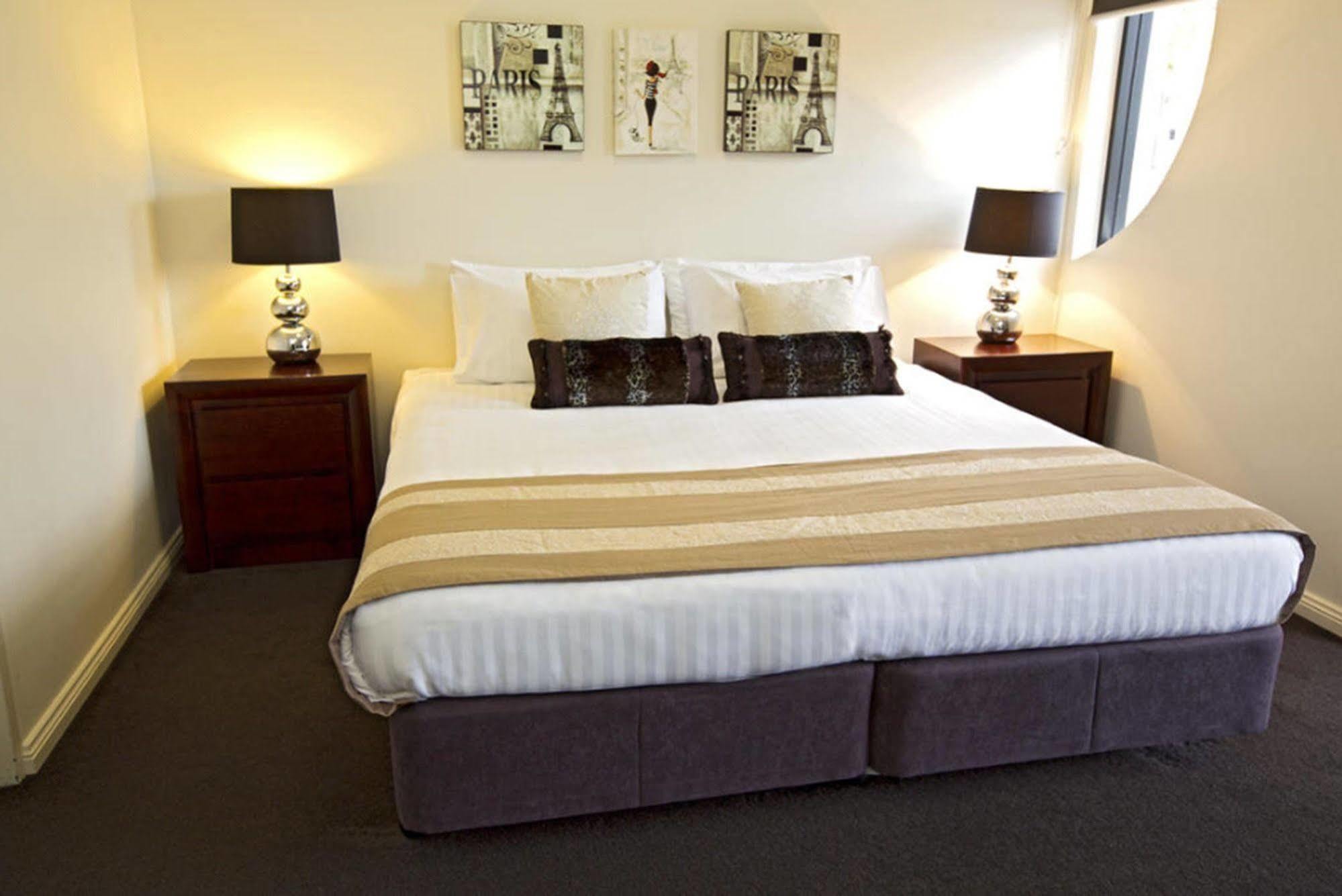 แอสตินา เซอร์วิส อพาร์ตเมนต์ เซ็นทรัล Aparthotel เพนริท ภายนอก รูปภาพ
